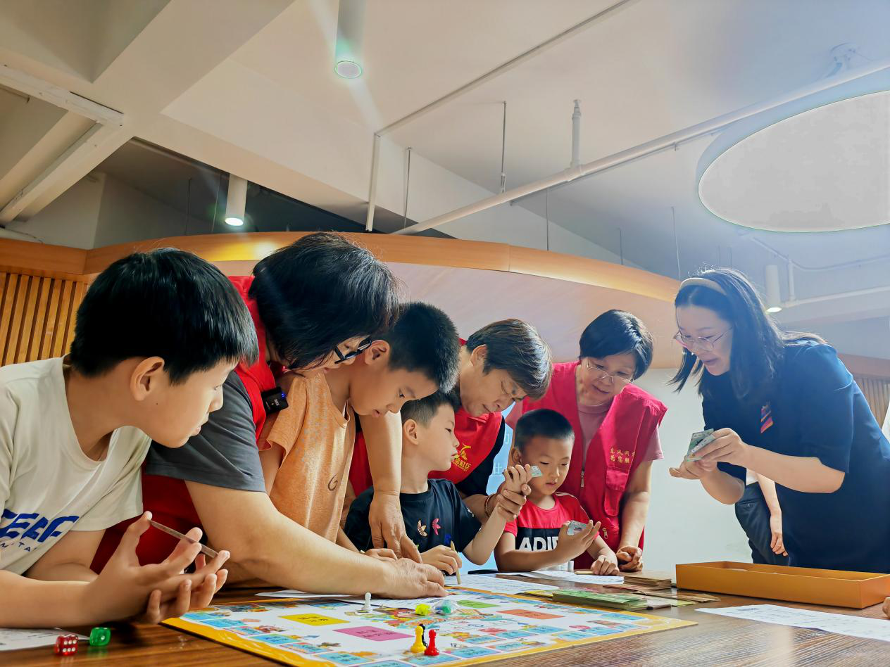 融媒·先锋丨“魔法奶奶团”带动156人签下“党员承诺卡”:“魔法”行动