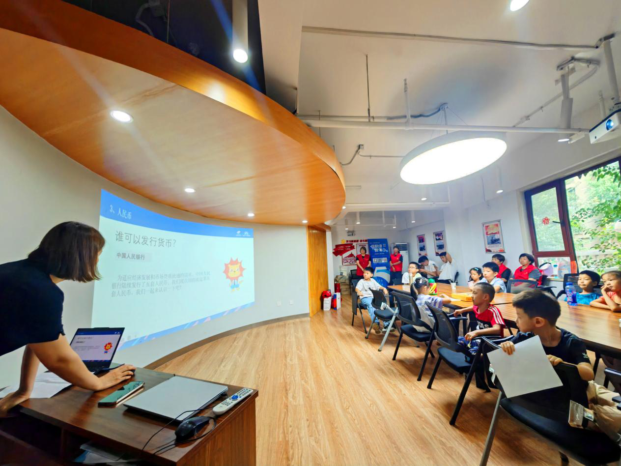 融媒·先锋丨“魔法奶奶团”带动156人签下“党员承诺卡”:“魔法”行动