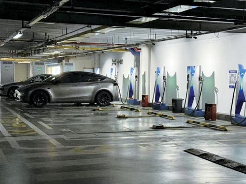 充电桩占位费引争议，小鹏回应：有利于改善充电秩序