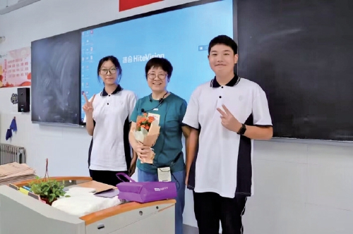 绘就教师专业发展能力图谱 打造教师专业成长“九中模式”   