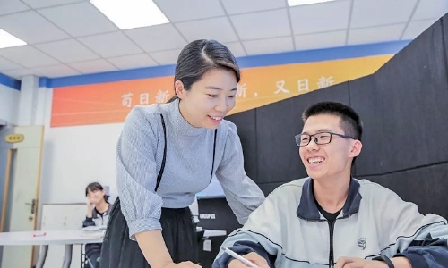 绘就教师专业发展能力图谱 打造教师专业成长“九中模式”   