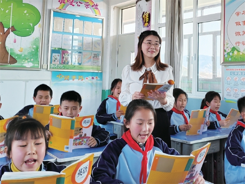 谢谢您，大先生！矢志扎根三尺讲台 初心写就教育大爱