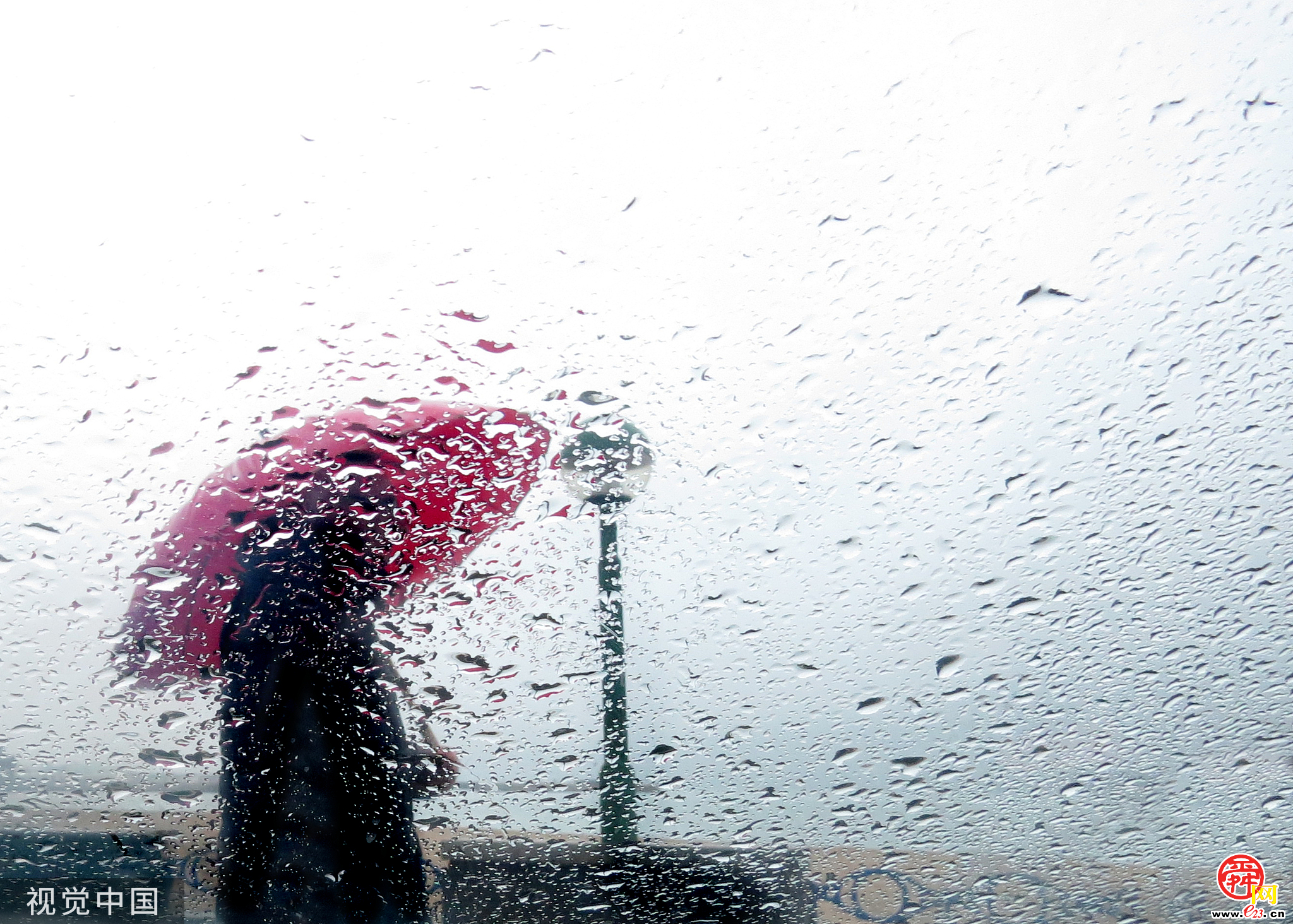 山东南部等局地有强降雨