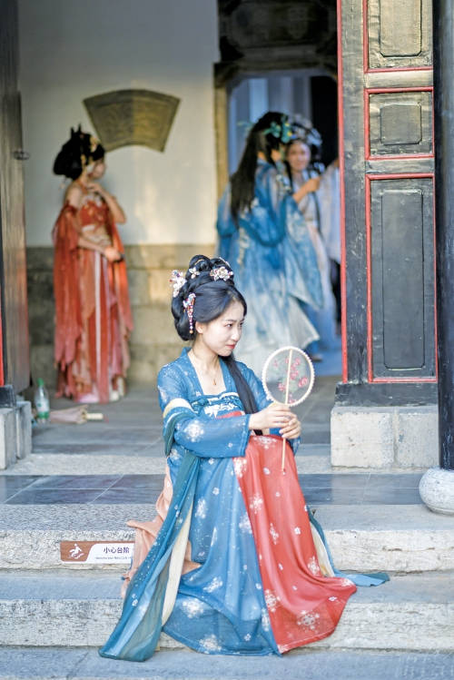 我们的节日·中秋｜传统遇时尚 “花样”过中秋