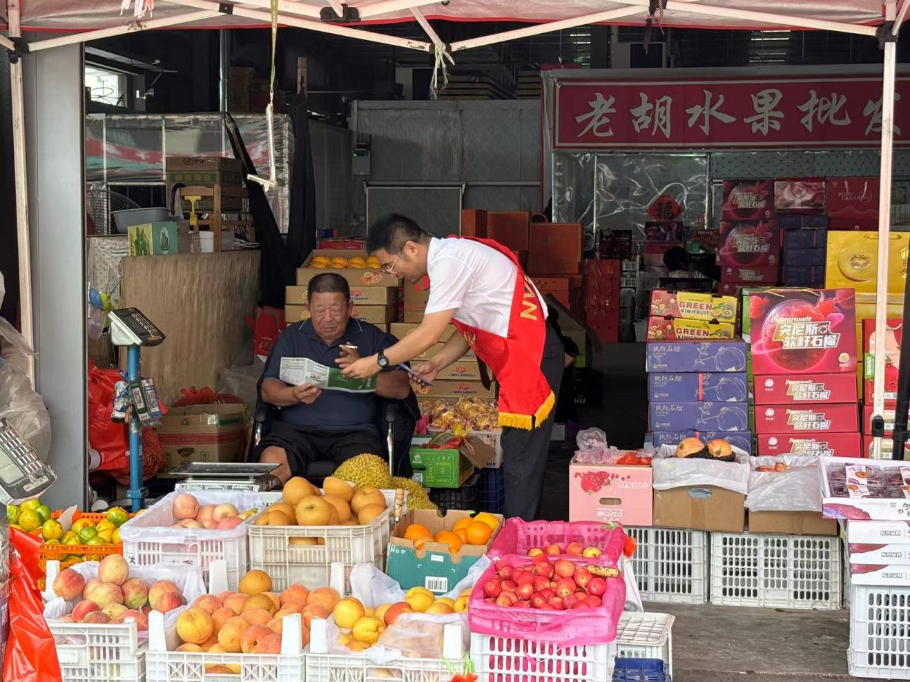 金融月进商圈，流动服务车传递暖心服务