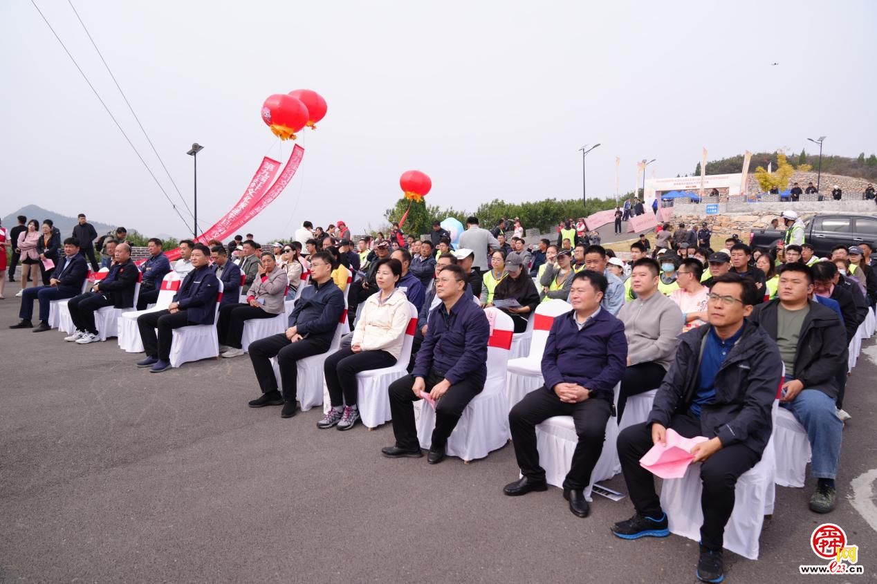 首届垛庄镇百峪大顶登山比赛盛大开启 章丘区“红叶文化旅游节”持续火爆