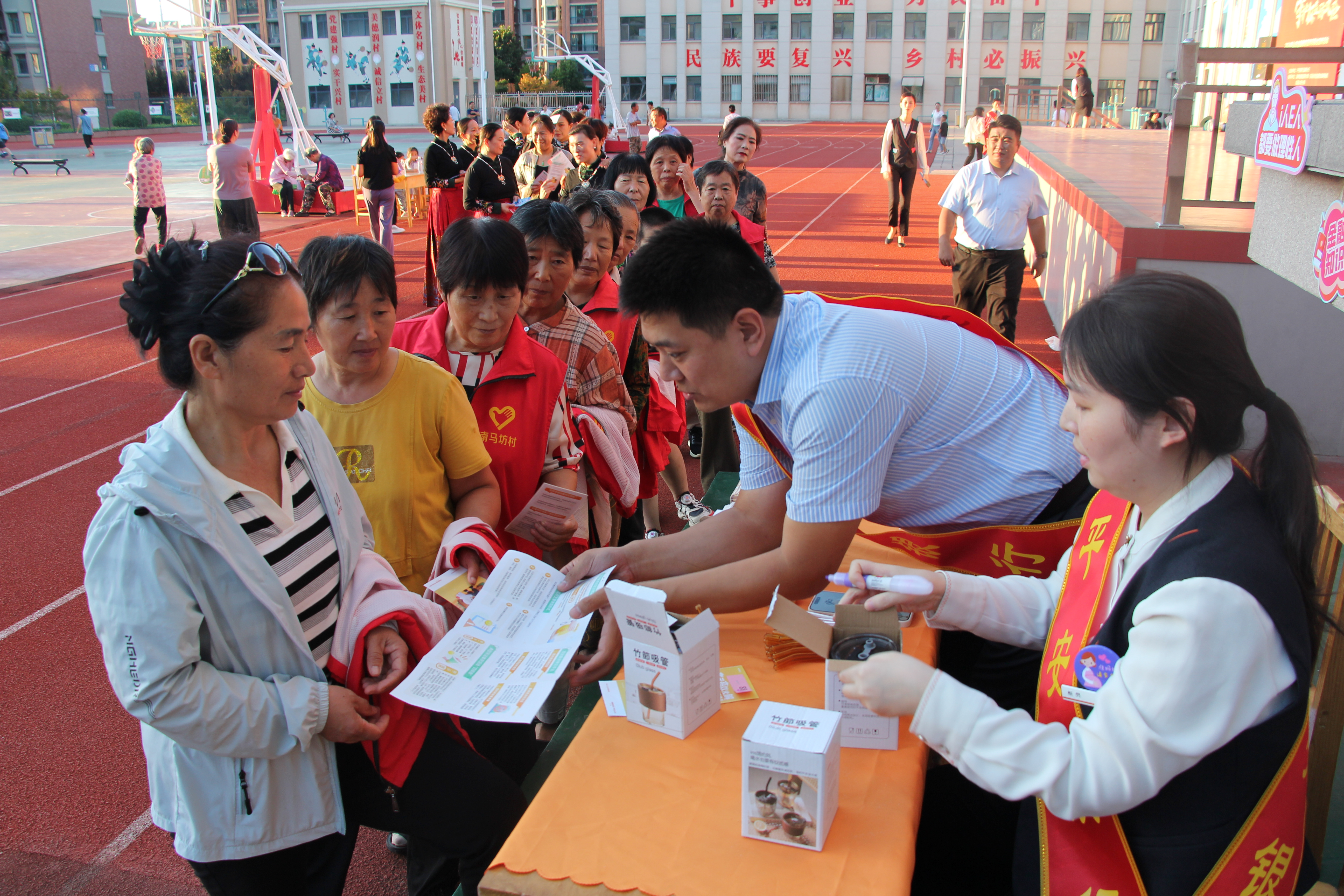 “金融为民谱新篇，守护权益防风险”