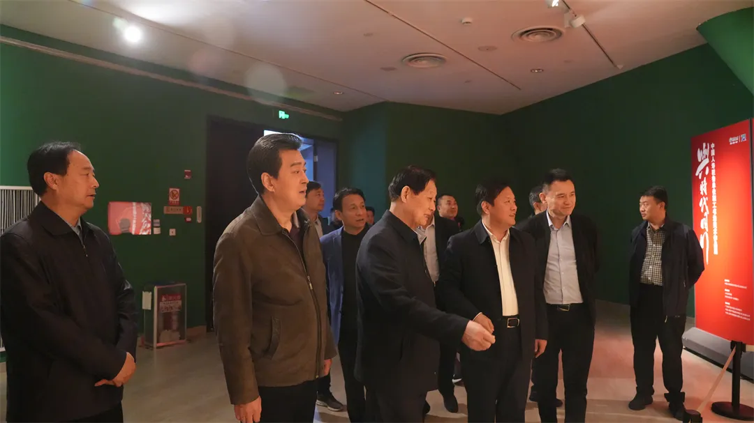 这一站，济南！“与时代同行——中国人寿驻鲁单位职工书法美术作品展”在济南市美术馆（济南画院）开幕