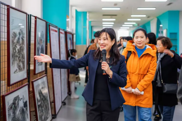 著名书画篆刻家盛洪义书画篆刻邀请展在济南高新区金谷小学图书馆开展