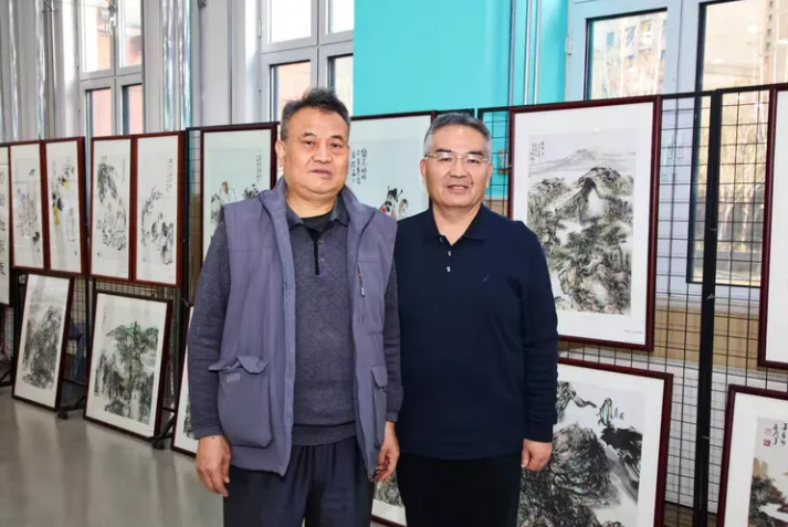 著名书画篆刻家盛洪义书画篆刻邀请展在济南高新区金谷小学图书馆开展