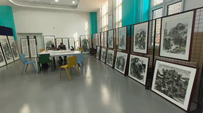 著名书画篆刻家盛洪义书画篆刻邀请展在济南高新区金谷小学图书馆开展