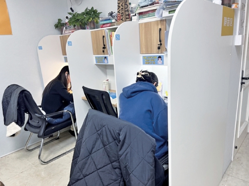 考研旺季济南付费自习室火爆，热门地段一座难求