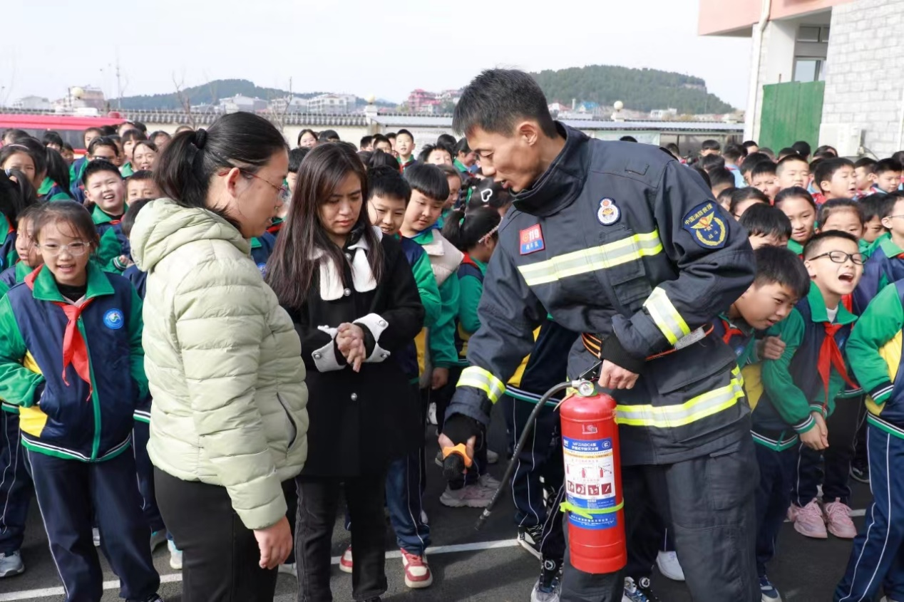 强化消防安全意识，共筑平安校园防线——山东平安产险开展消防安全进校园活动