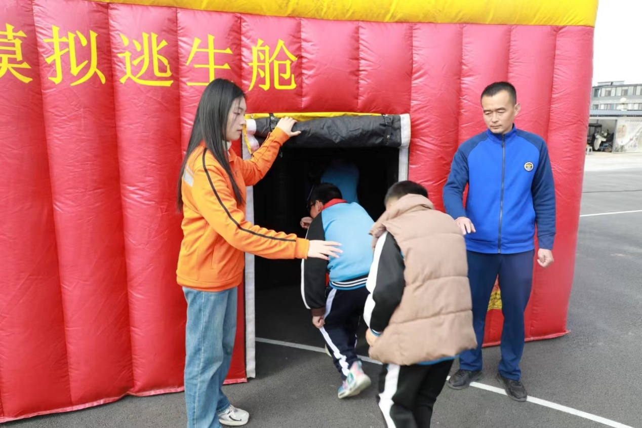 强化消防安全意识，共筑平安校园防线——山东平安产险开展消防安全进校园活动