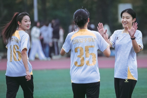飒爽英姿！山东女子学院女足队屡获佳绩
