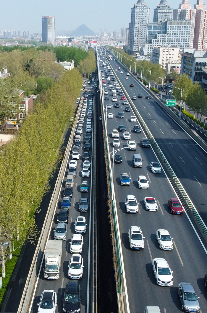 济南拟实施道路停车泊位差别化收费,拥堵区域收费标准适当提高、阶梯收费