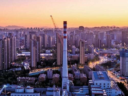 服役近30年,东新热电厂完成使命 高达150米的烟囱启动拆除