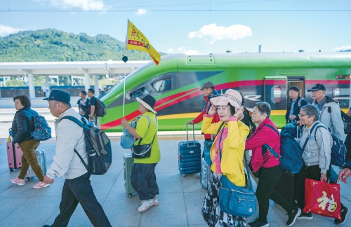 中老铁路开通运营三年 发送旅客超4300万人次