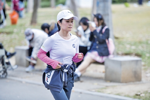 寒冬健身“不降温” 市民跑出热情