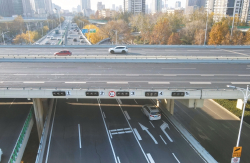 燕山立交桥东向西方向桥面信号灯下周二启用