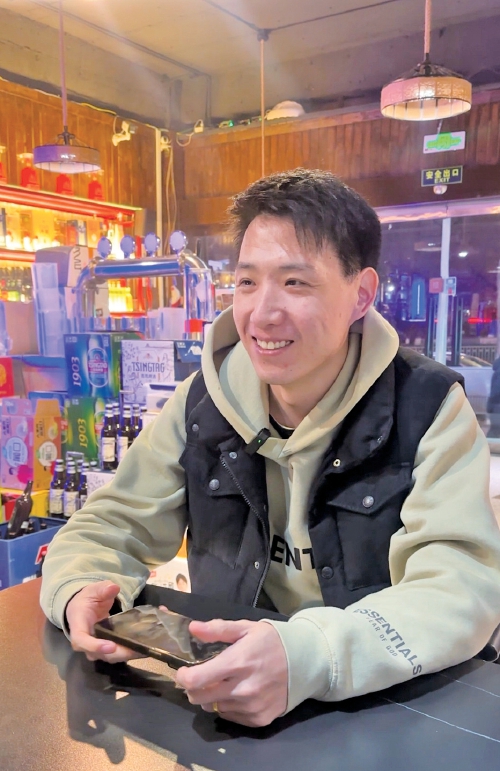 烧烤店变身冬日休息驿站，店老板喊话学弟学妹