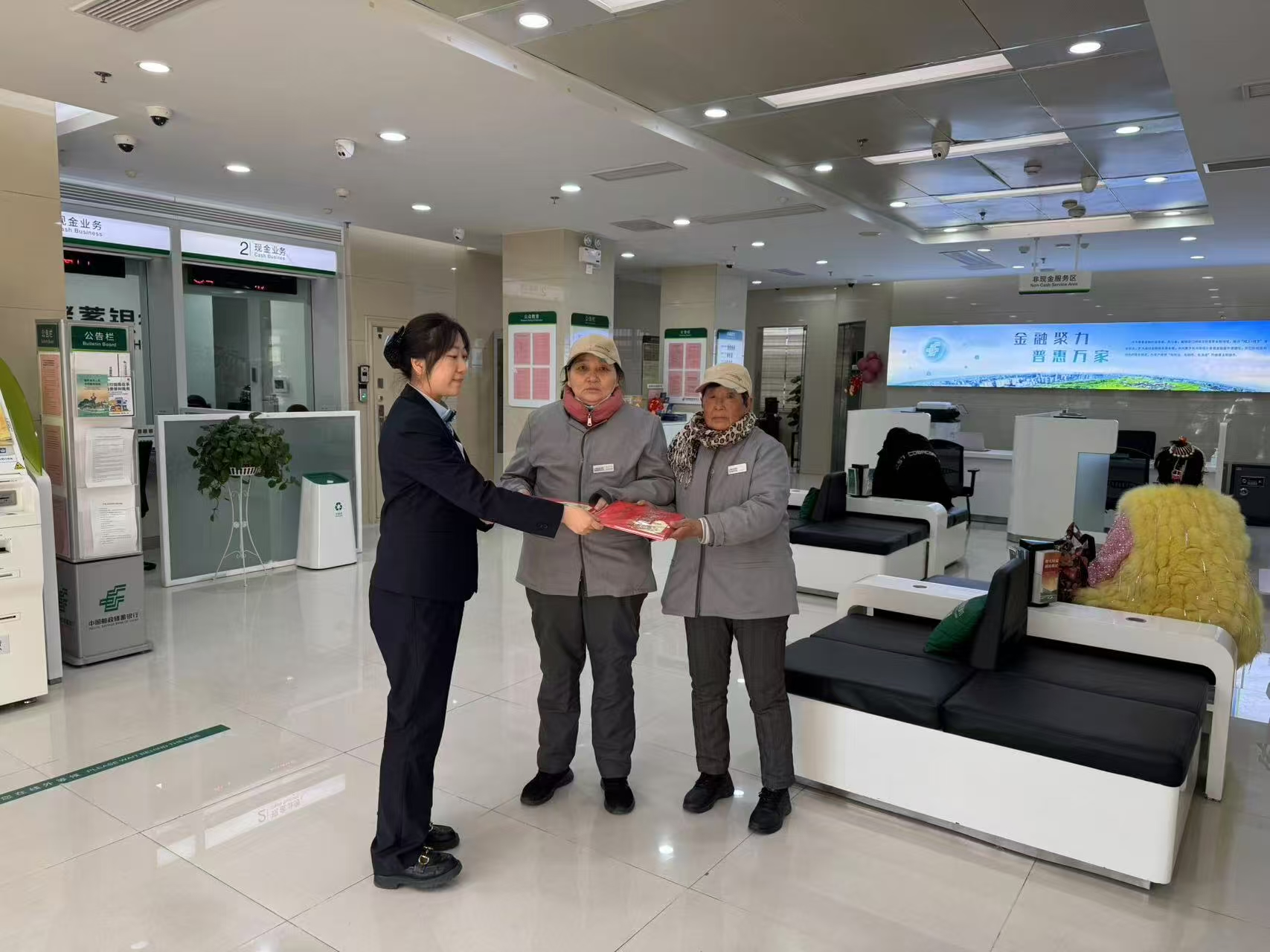 邮储银行济南市分行邮爱驿站与您同行传递爱