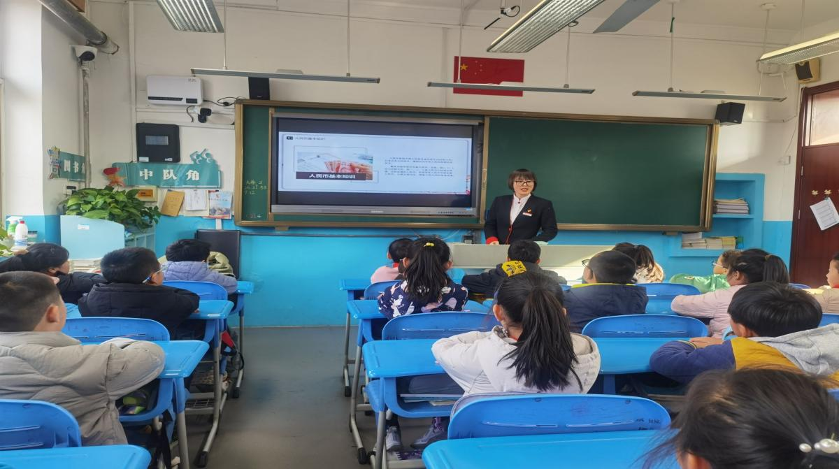 中信银行济南分行反假宣传进校园 筑牢金融“防火墙”