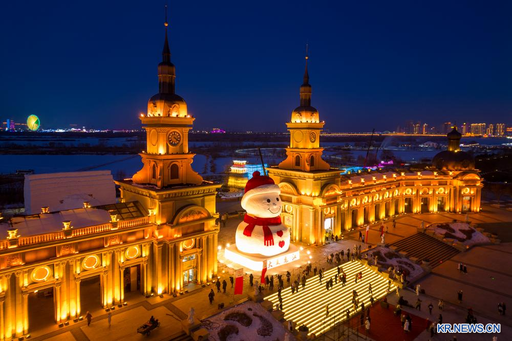 中 하얼빈 쑹화강에 등장한 초대형 눈사람