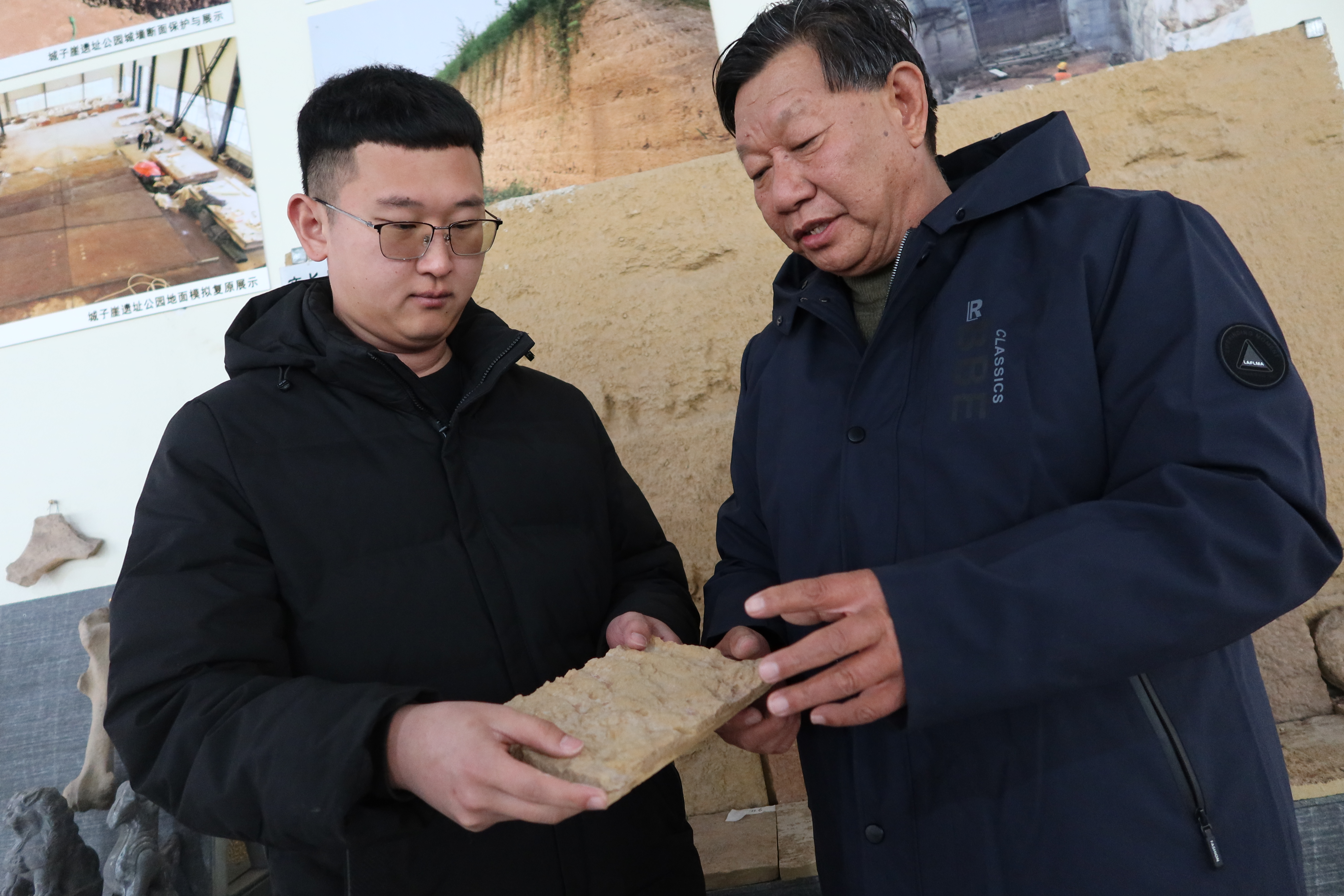 融媒·画像丨从石材厂工匠，到文物界“中医”，对石头着迷的他——跟着石头玩“跨界”