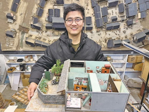 耗时30天，用了200多个大小物件，济南85后青年复刻《小巷人家》微缩模型