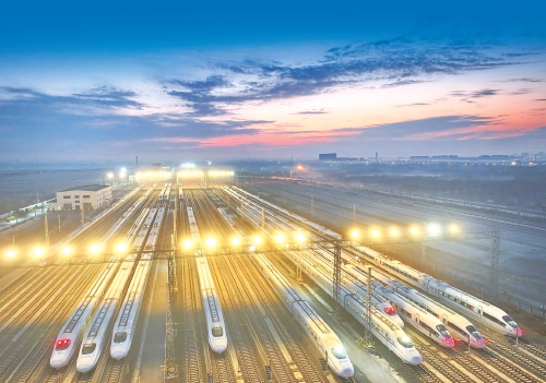 全国铁路今起实行新的列车运行图