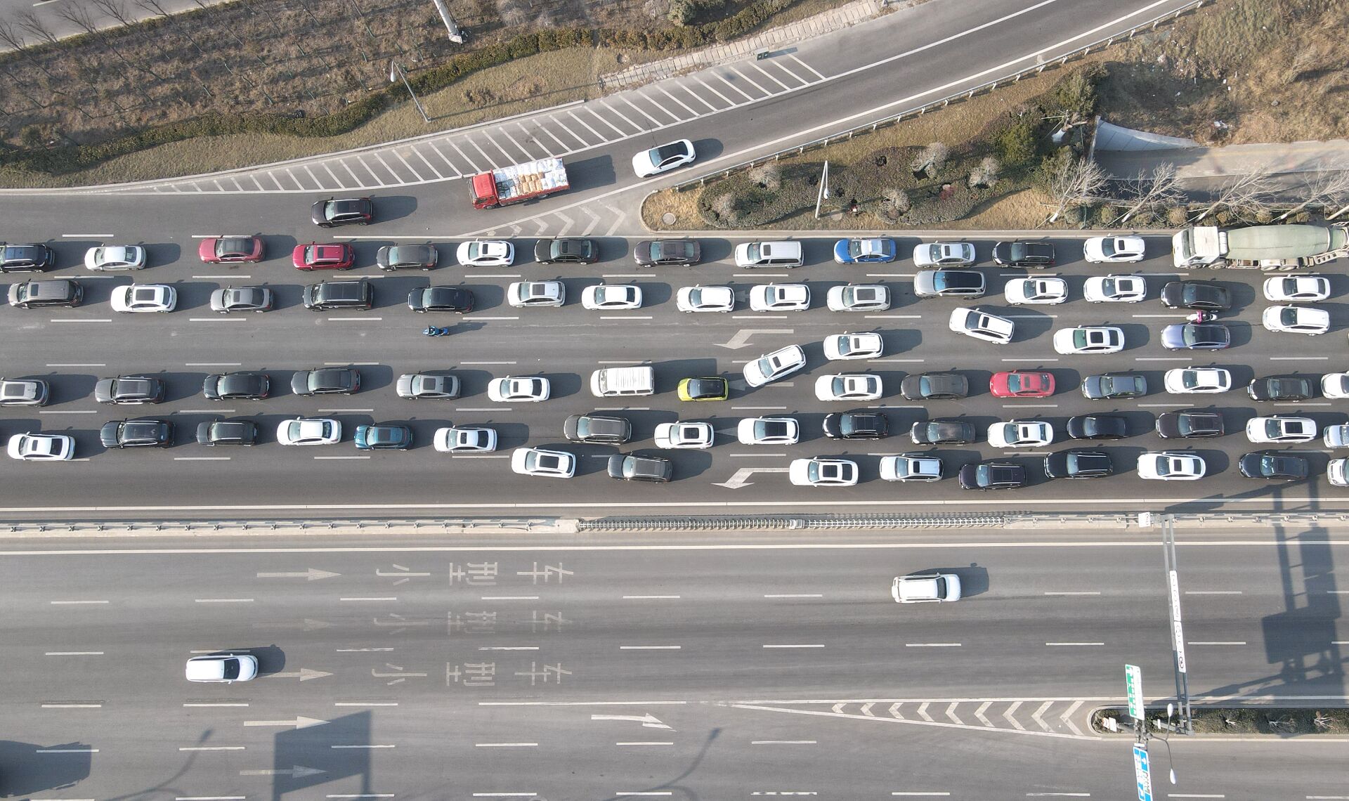 济南交警发布安全提示：冬季出行，安全“不降温”