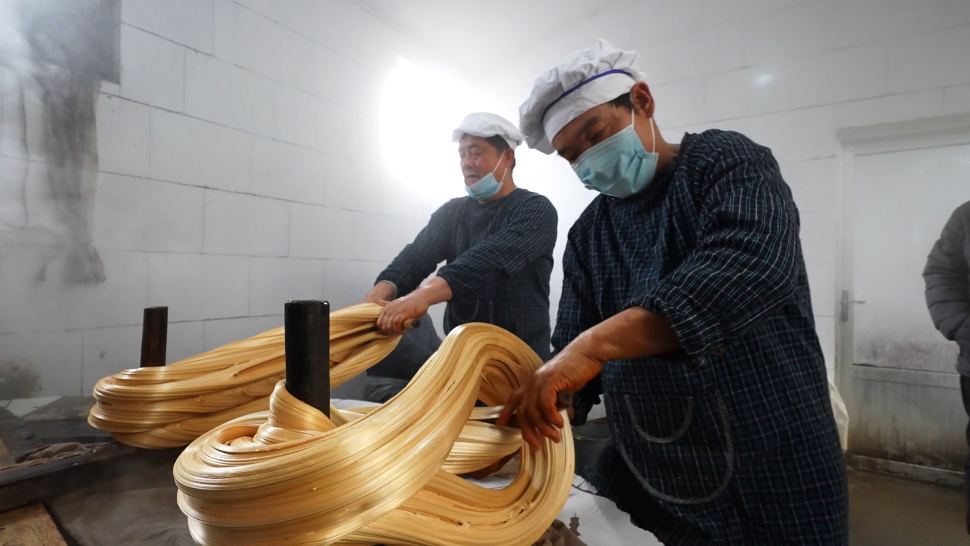 融媒·见证丨小小糖瓜，是传统非遗技艺，也是推动当地文旅产业发展的载体——这口“甜”，传百年！