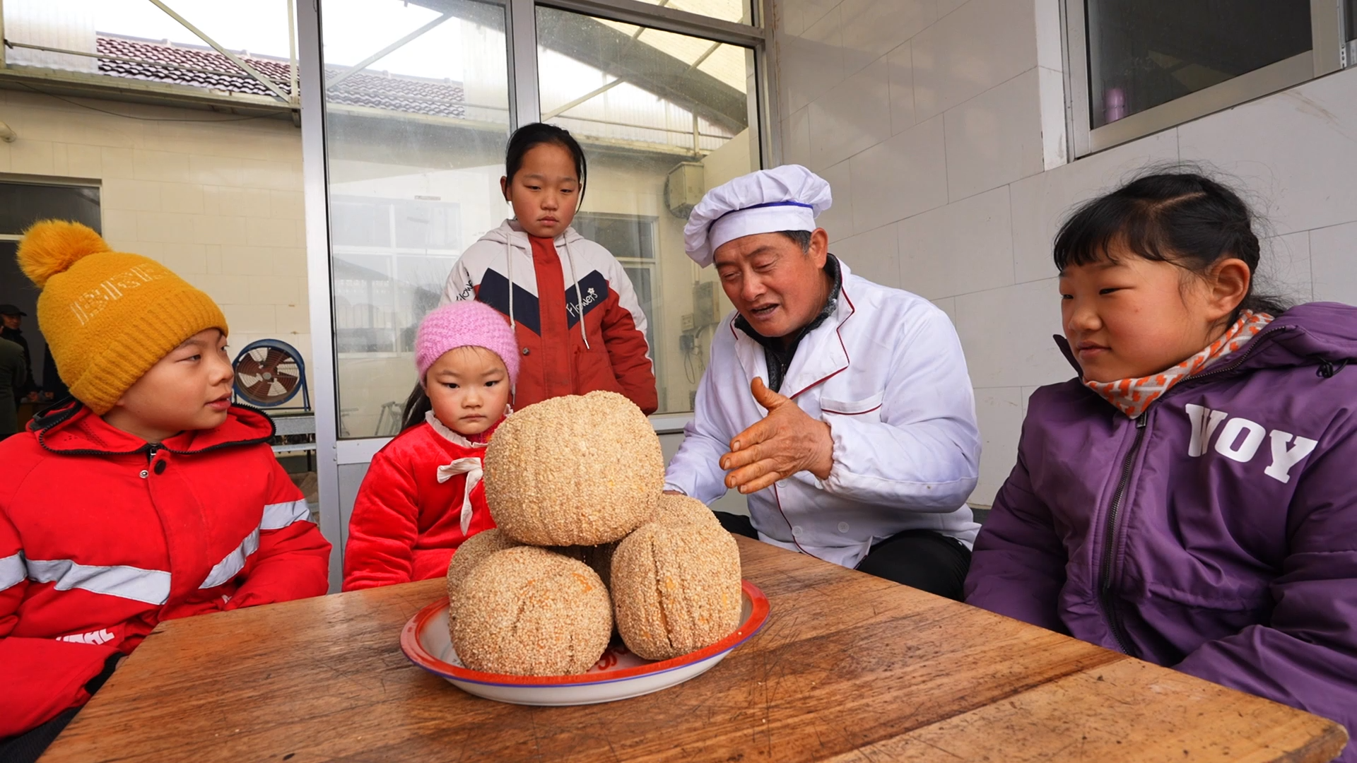 融媒·见证丨小小糖瓜，是传统非遗技艺，也是推动当地文旅产业发展的载体——这口“甜”，传百年！
