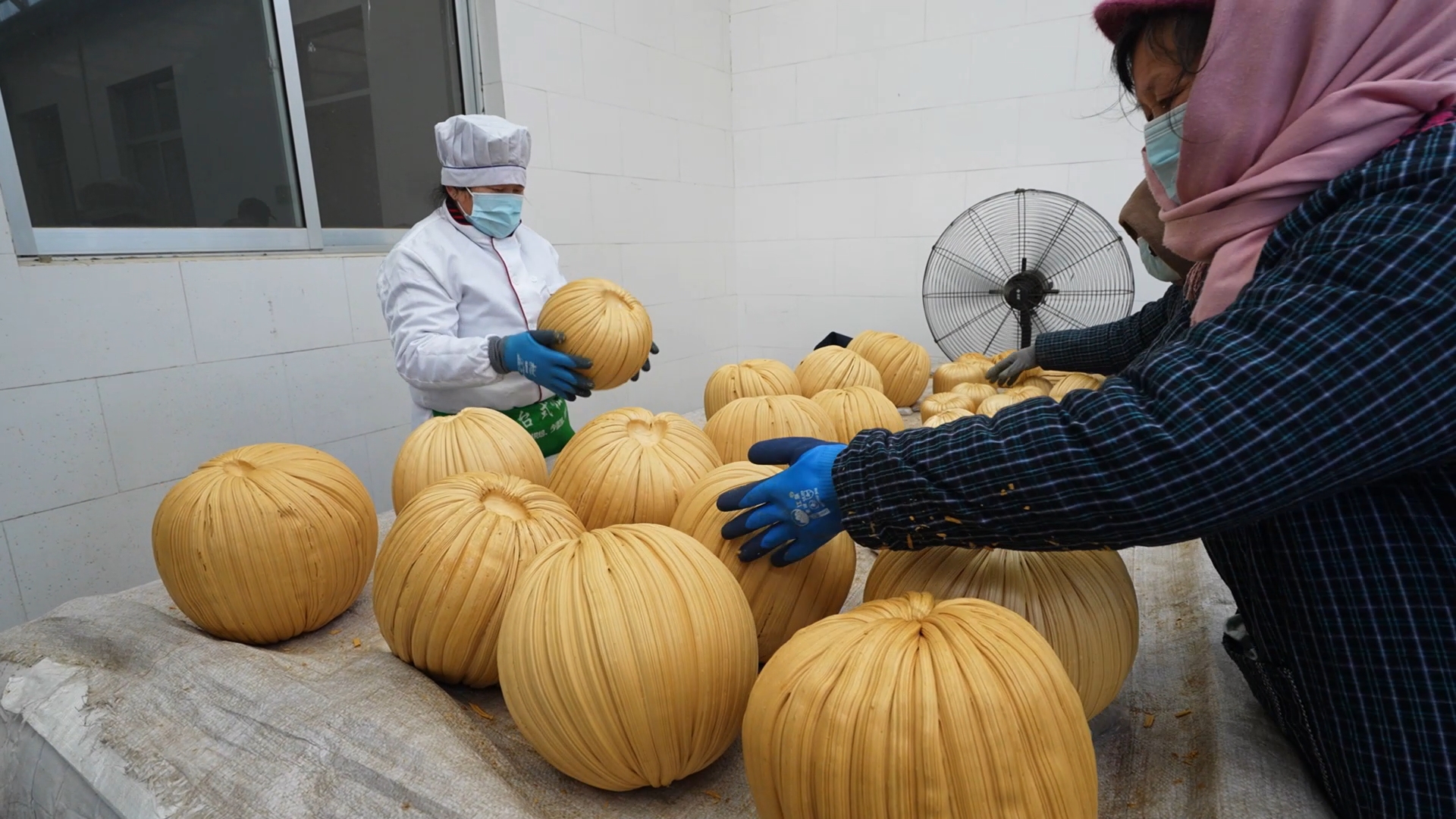 融媒·见证丨小小糖瓜，是传统非遗技艺，也是推动当地文旅产业发展的载体——这口“甜”，传百年！