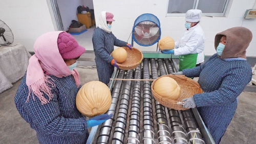 融媒·见证丨小小糖瓜，是非遗技艺，也是推动文旅产业发展的载体——这口甜，传百年！