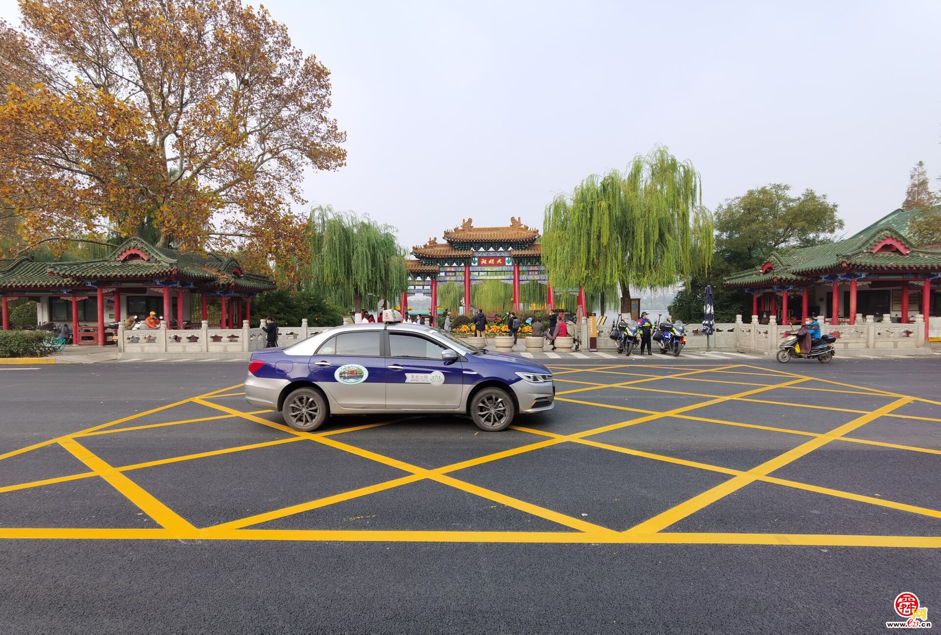 济南交警发布春节交通出行预警：市区流量整体较低 商圈景区周边易拥堵