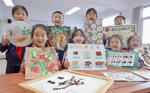 闻香识百草 中医药文化校园发芽