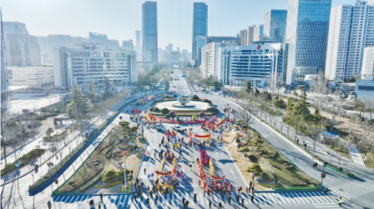 “泉”在济南过大年｜舞龙舞狮高跷秧歌，民俗队伍沿路巡游展演