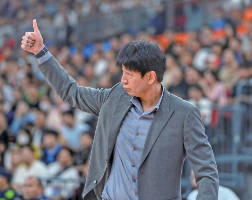 首届CBA俱乐部杯赛京鲁大战今晚上演 山东男篮能否冲入四强？