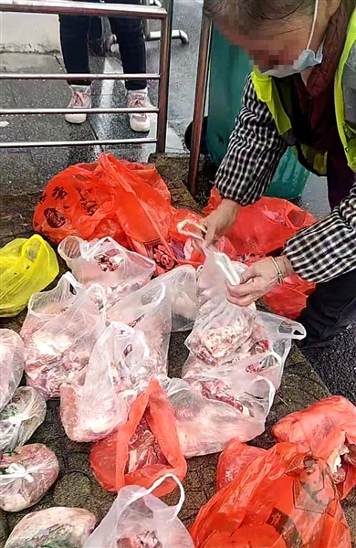 数十斤酥肉排骨等被扔高速路停车区？管理方：已按厨余垃圾清理