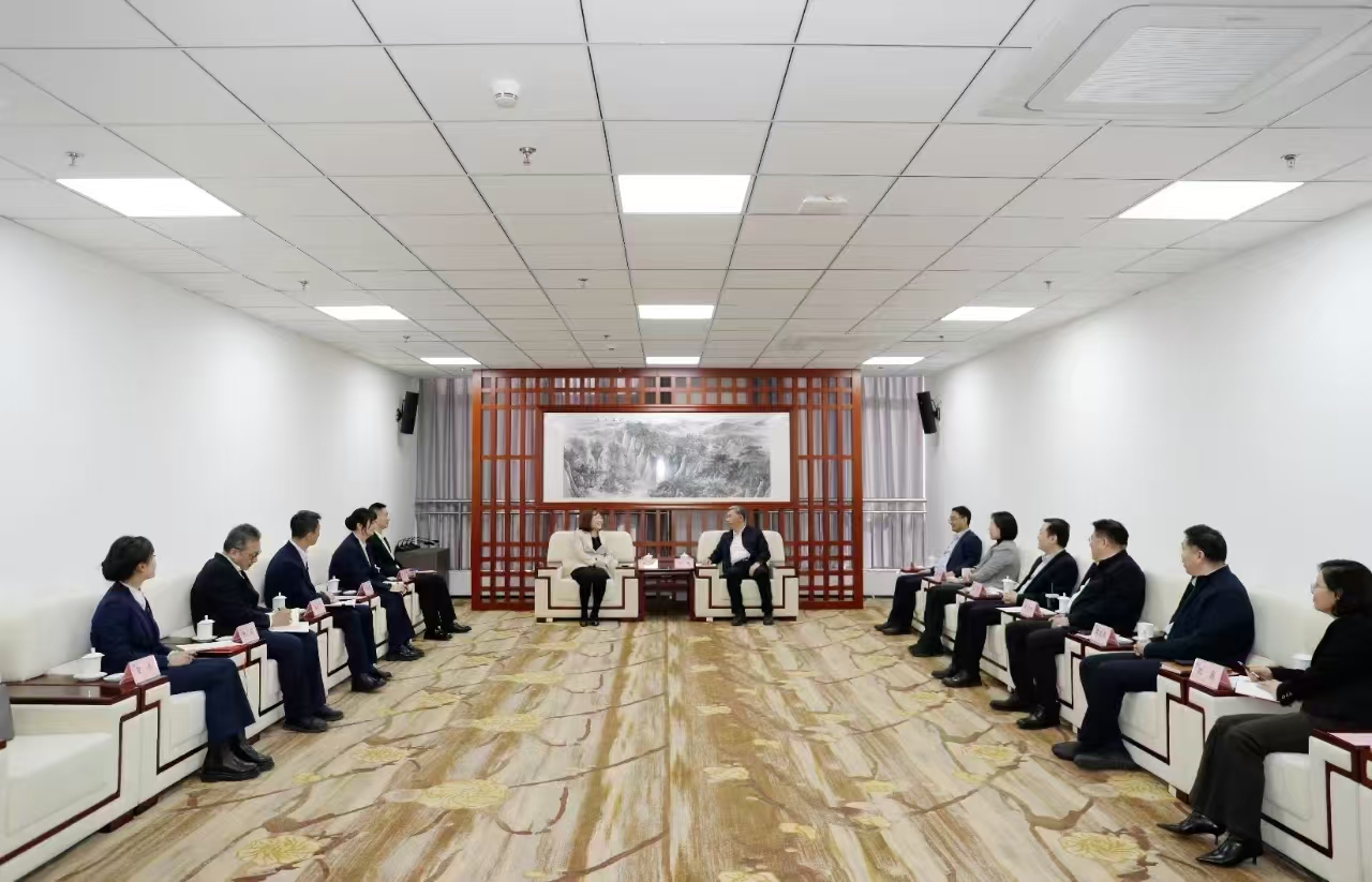 光大银行济南分行党委书记、行长王萍带队拜访济南高新区管委会