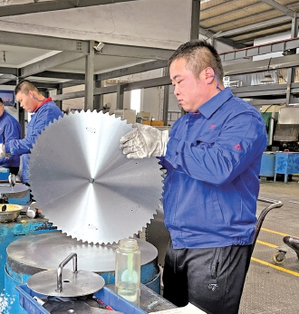 我们制造高精尖锯片——山东黑旋风锯业有限公司印象记