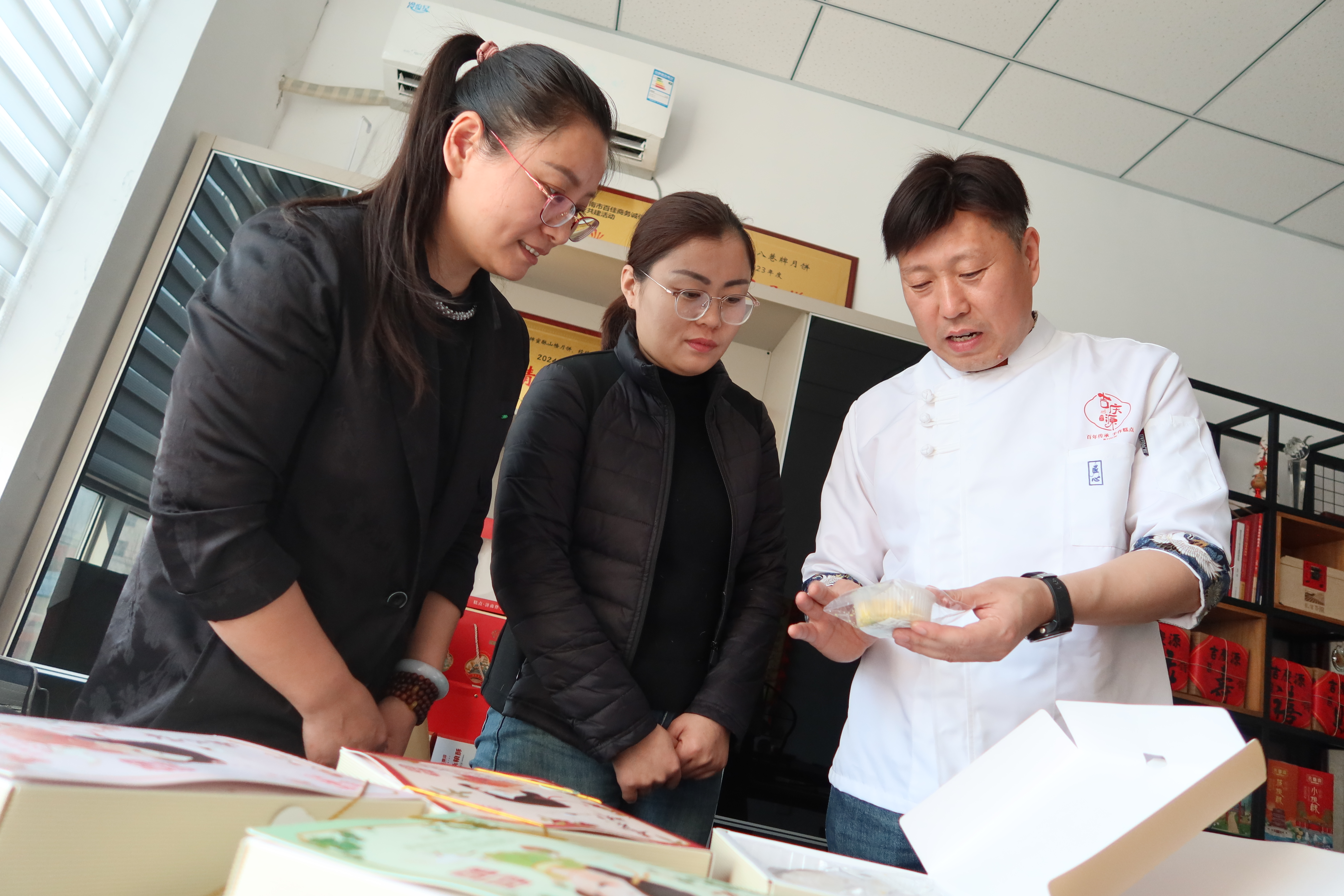 融媒·画像丨一个“点心匣”，装下半个“济南府”——“点心师傅”跑进“文创赛道”