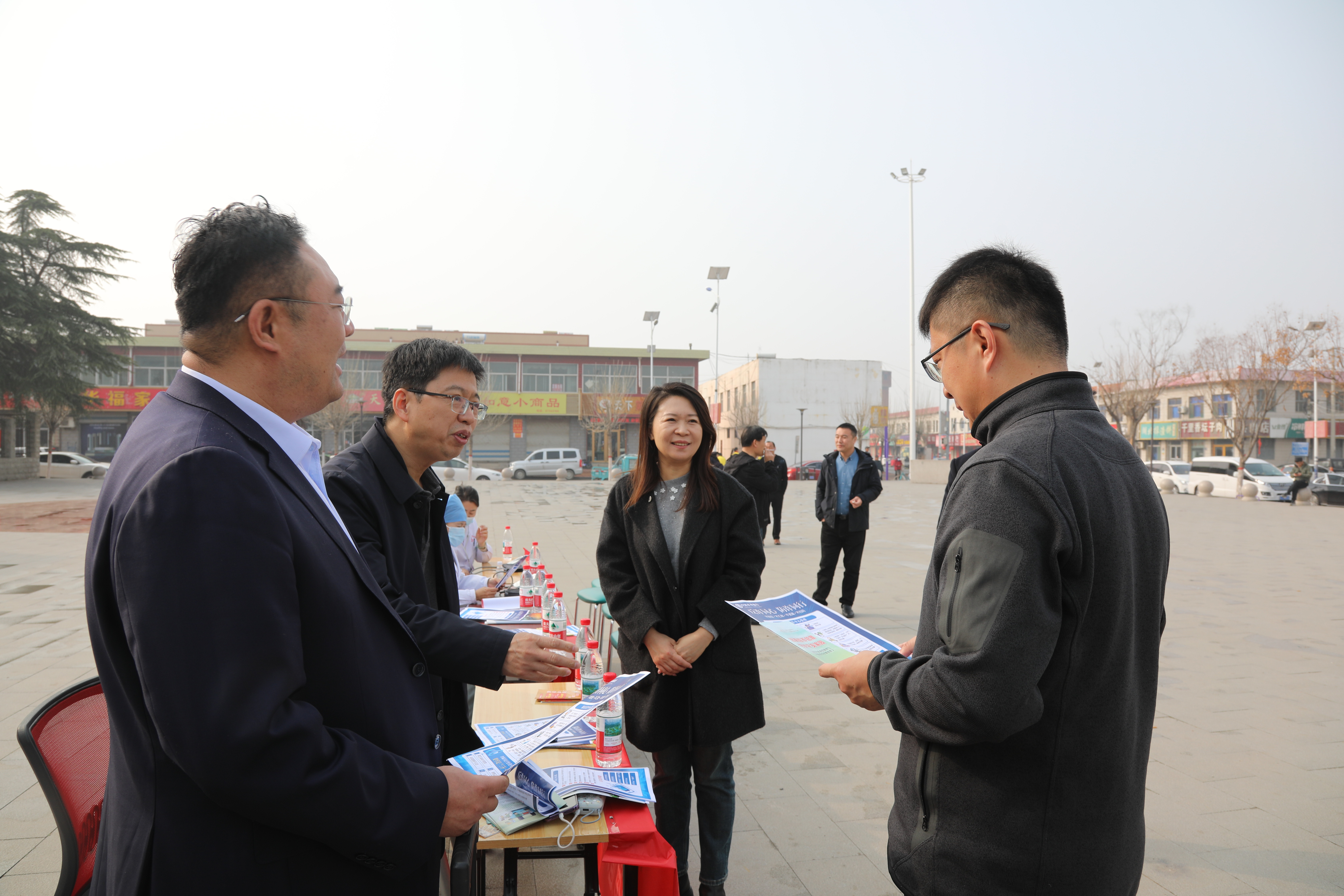弘扬雷锋精神 传递金融温度——济南分行团委联合长清支行赴归德街道开展“学雷锋”志愿服务活动