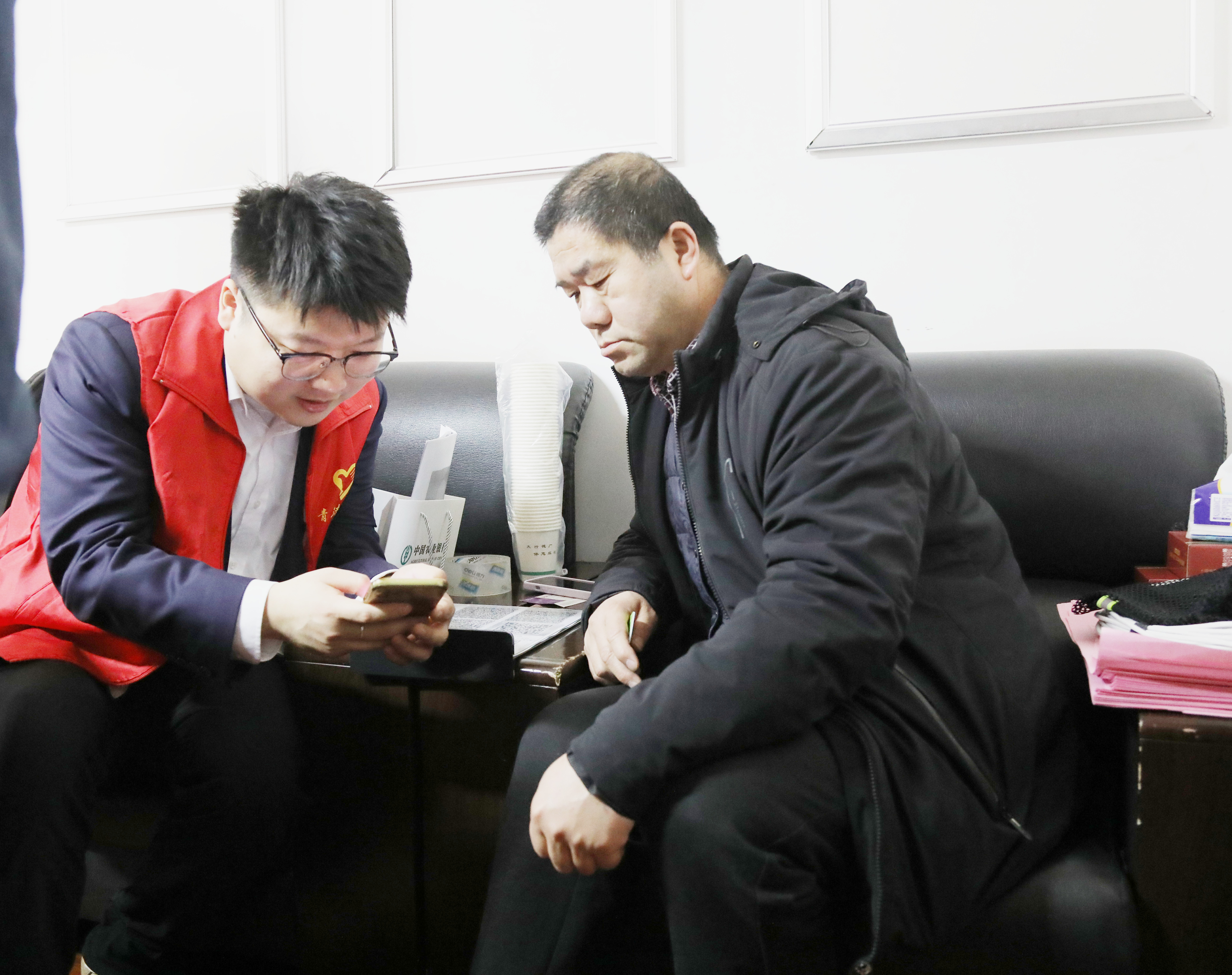 弘扬雷锋精神 传递金融温度——济南分行团委联合长清支行赴归德街道开展“学雷锋”志愿服务活动