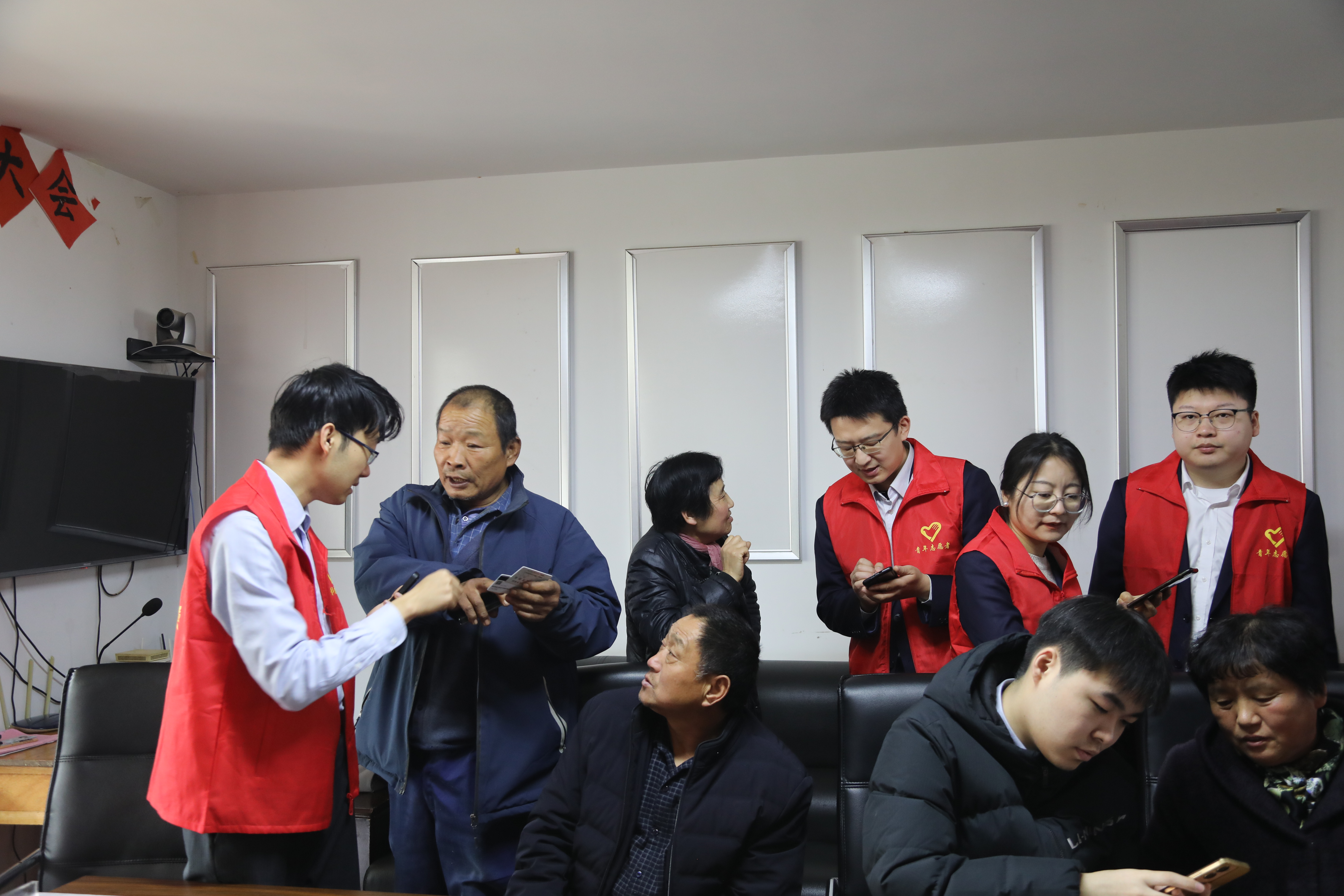 弘扬雷锋精神 传递金融温度——济南分行团委联合长清支行赴归德街道开展“学雷锋”志愿服务活动