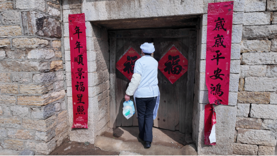 融媒·见证丨每天两餐“大锅饭”，病弱老人这个冬天没住院——这顿热饭真“养人”