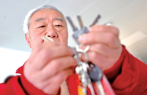 近千架飞机托起青春记忆——记山大“飞机爷爷”徐文祥