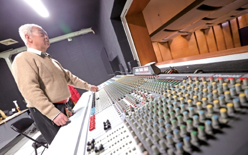 近千架飞机托起青春记忆——记山大“飞机爷爷”徐文祥